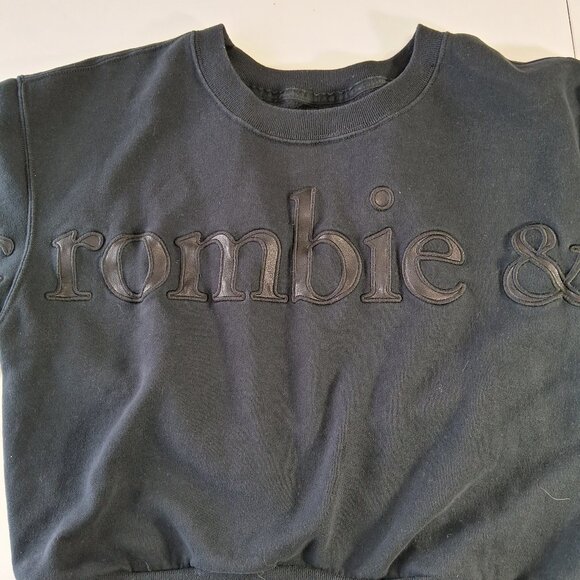 Abercrombie & Fitch Soft A&F Boxy Cropped Crewneck Sweater - Picture 4 of 11